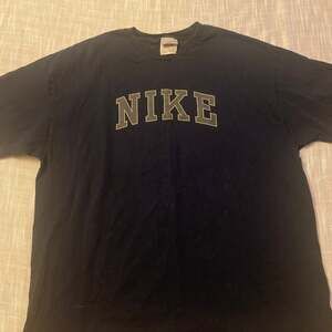 Vintage Nike Spellout Logo Navy Blue Y2K Graphic T-Shirt